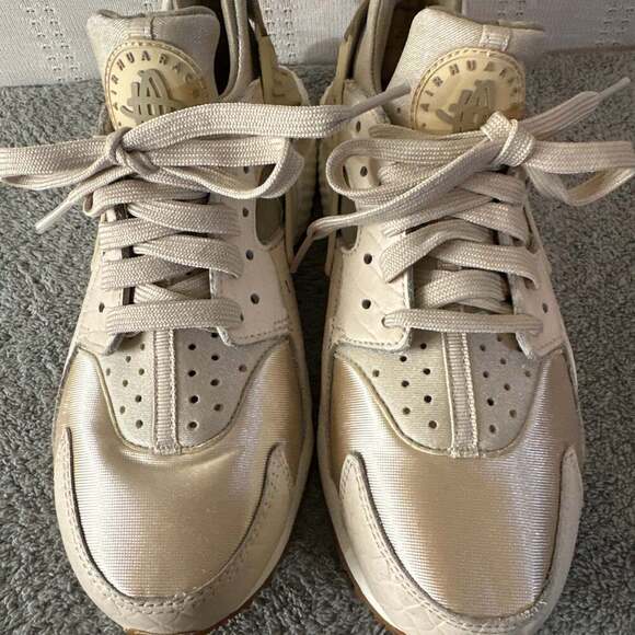 Nike Air Huarache Run Premium 'Oatmeal' Women's Sneakers - Picture 4 of 8